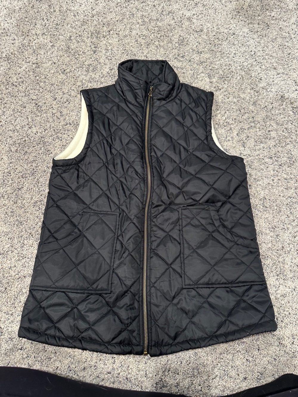 Quilted Reversible Sleeveless Puffer Vest - Black/White